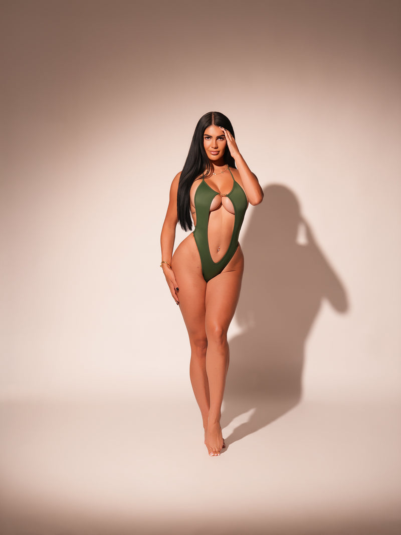 Bella Alvarez