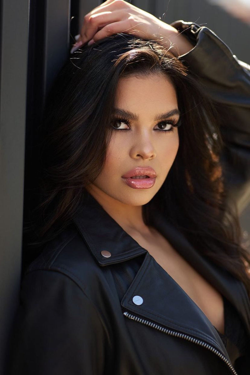Lindsay Faye